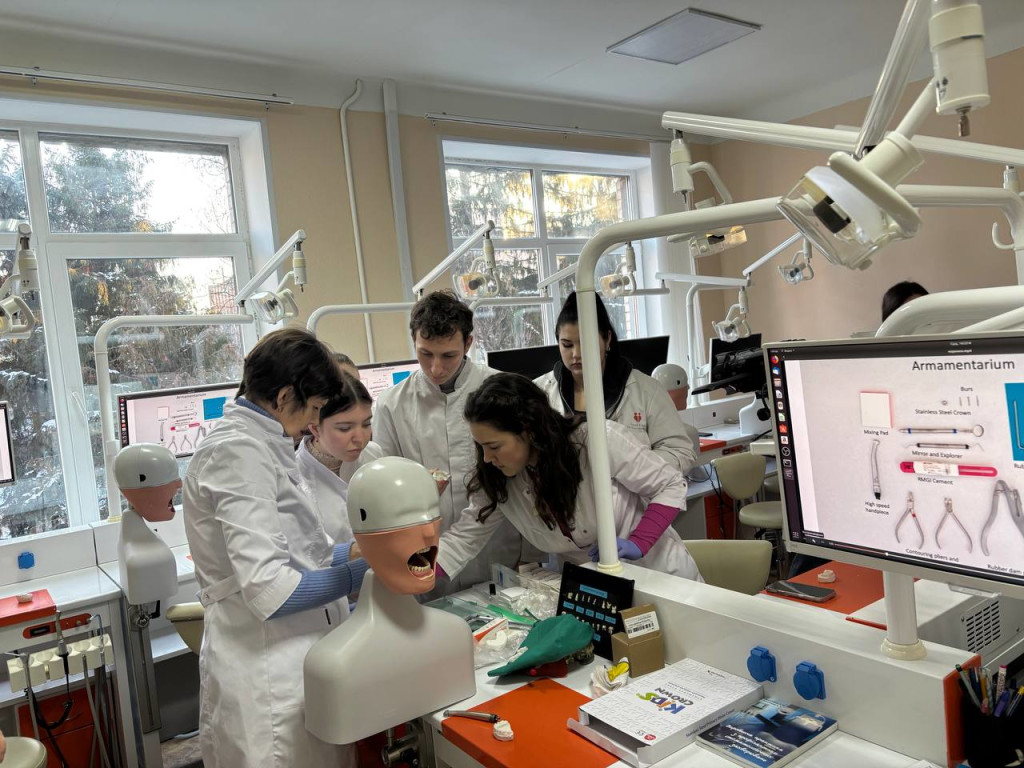 Засідання СНГ від 19.02.2025 року, що було присвячене темі "Стандартні металеві коронки в дитячій стоматології"